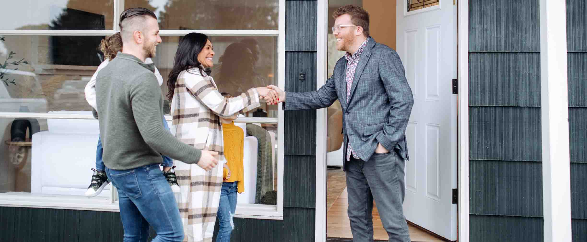 Refinancing can save you money, but timing is everything. Discover with Advantage Home Plus the practical factors to consider before making this important financial decision.